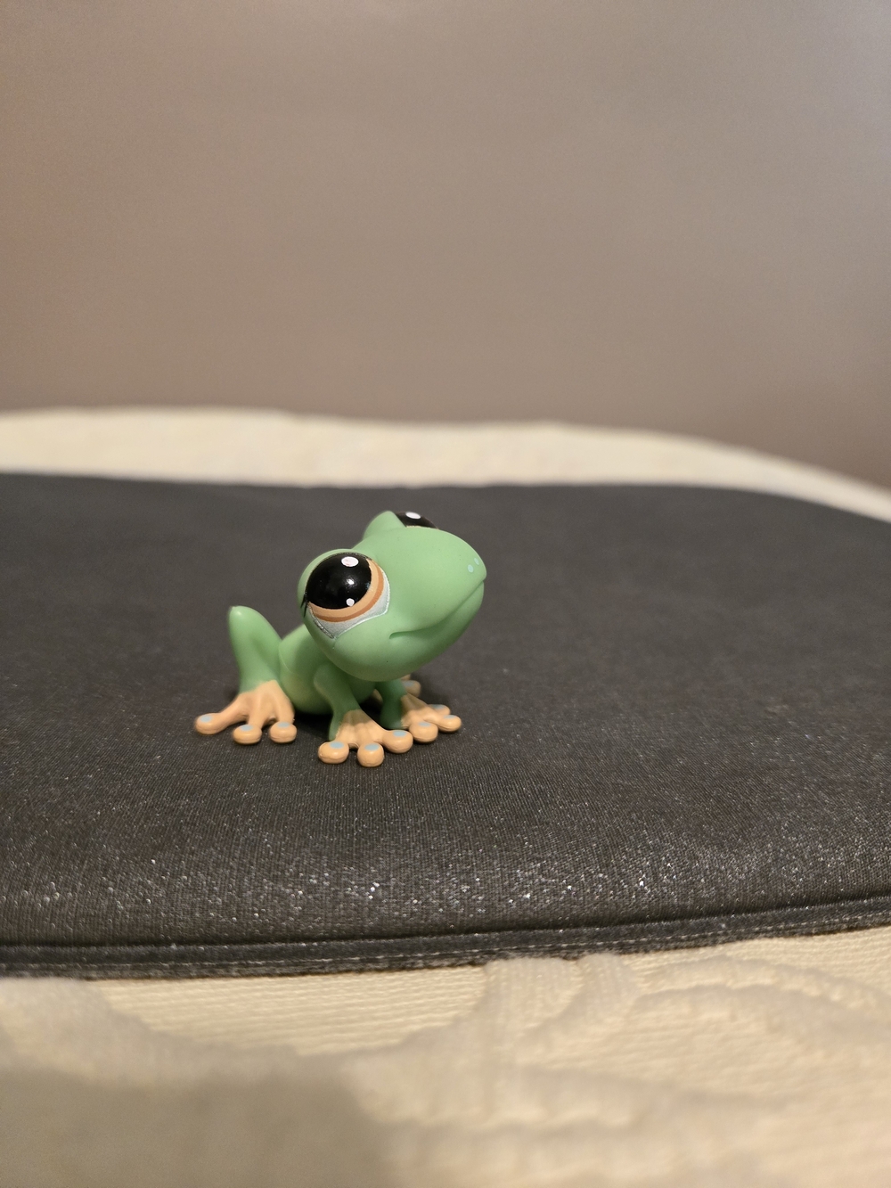 Littlest Pet Shop Tricks 'N Talents Show Playset With Pets - Picture 7 of 12